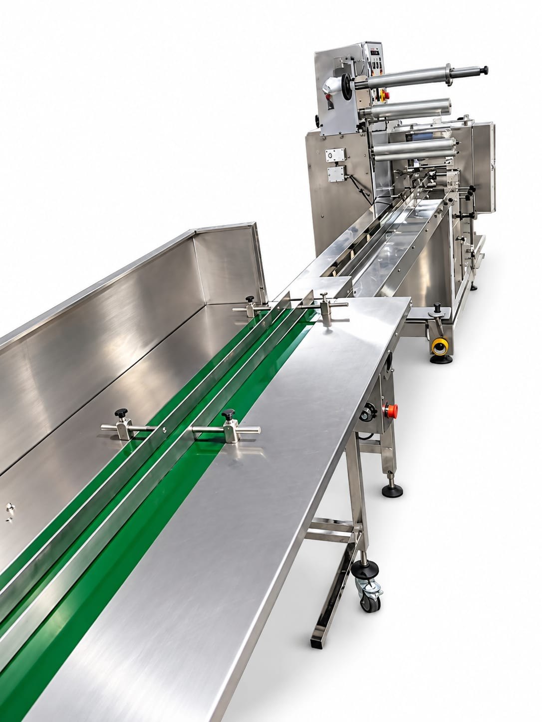 Feeding conveyor with flow wrap machine